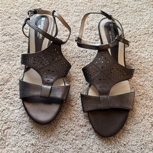 Naturalizer Iconic Dark Brown Bronze Strappy Sandals women’s size 9W